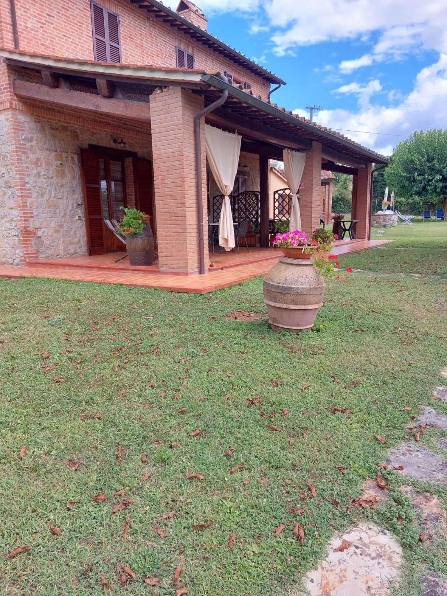 Agriturismo Podere Valdilucciole ชิตตา เดลลา ปีเอเว ภายนอก รูปภาพ